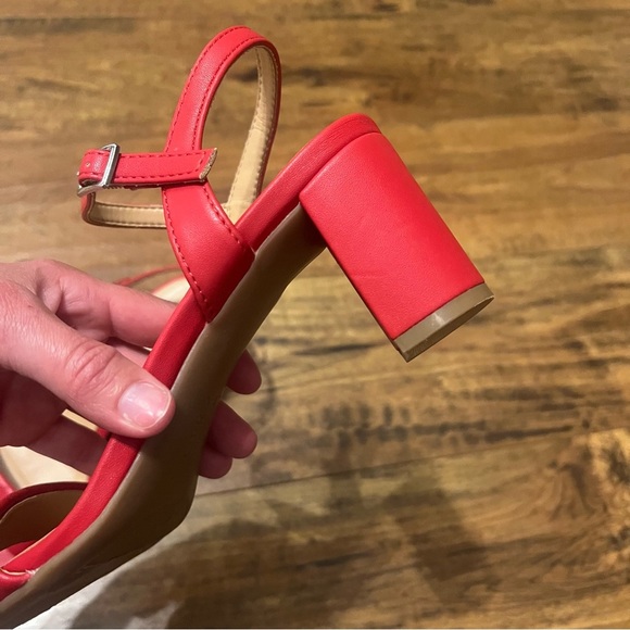 NATURALIZER Women’s Bristol Sandals Faux Red Leather Heels Size 7.5 EUC - Picture 4 of 8